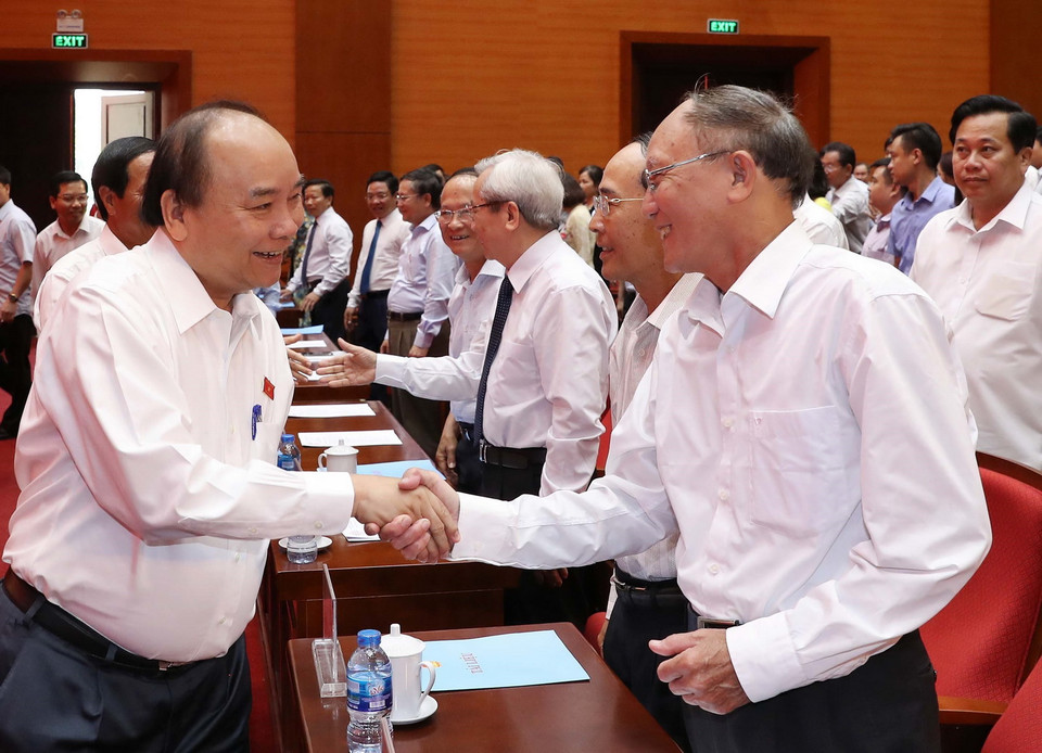 Thủ tướng Nguyễn Xuân Phúc với các cử tri quận Hồng Bàng tại buổi tiếp xúc. (Ảnh: Thống Nhất/TTXVN)