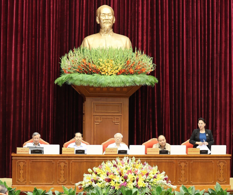 Chủ tịch Quốc hội Nguyễn Thị Kim Ngân điều hành phiên thảo luận về Đề án Cải cách chính sách tiền lương đối với cán bộ, công chức, viên chức, lực lượng vũ trang, và người lao động trong doanh nghiệp, chiều 9/5. (Ảnh: Trí Dũng/TTXVN)