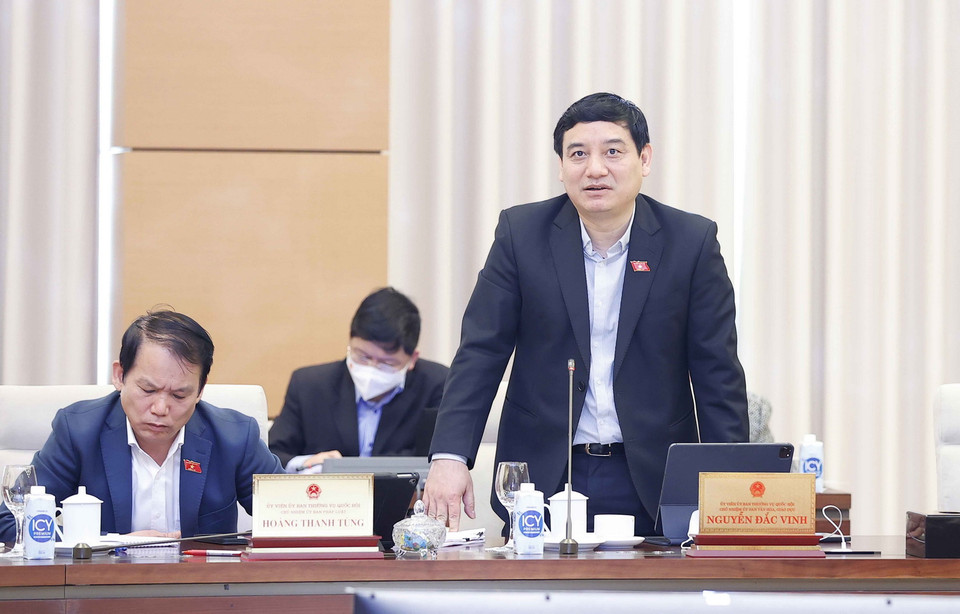 Chủ nhiệm Ủy ban Văn hóa, Giáo dục của Quốc hội Nguyễn Đắc Vinh phát biểu ý kiến. (Ảnh: Doãn Tấn/TTXVN)