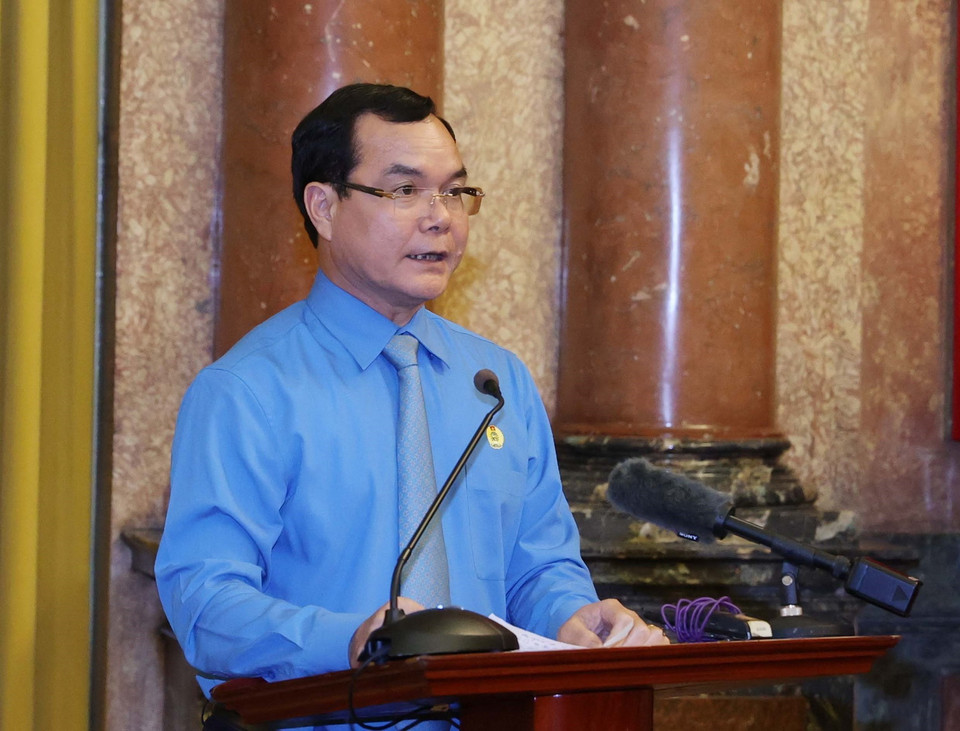 Ông Nguyễn Đình Khang, Ủy viên Trung ương Đảng, Chủ tịch Tổng Liên đoàn Lao động Việt Nam phát biểu. (Ảnh: Thống Nhất/TTXVN)