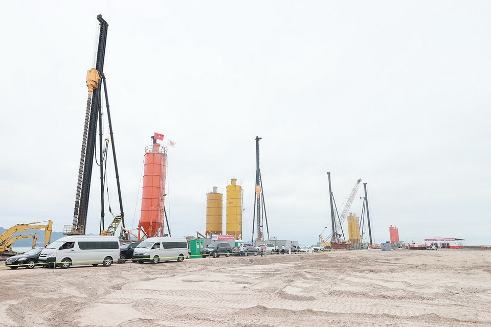  Bến cảng số 5, 6 Cảng cửa ngõ Quốc tế Hải Phòng đang triển khai thi công. Ảnh: Dương Giang-TTXVN 