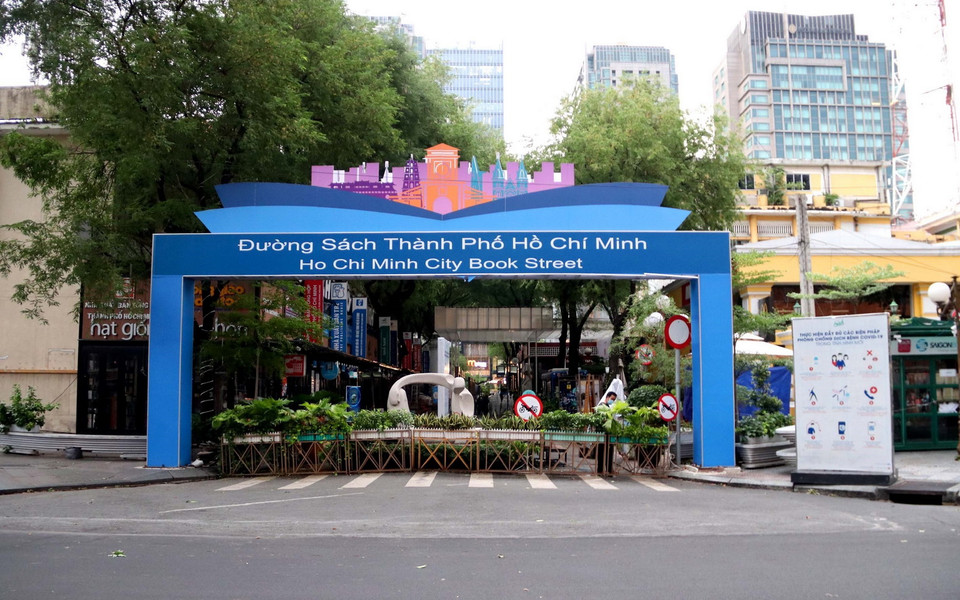 Đường sách Nguyễn Văn Bình, quận 1, tiếp tục đóng cửa để phòng, chống dịch COVID-19. (Ảnh: Thanh Vũ/TTXVN)