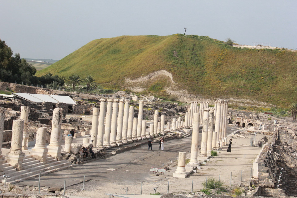 Hàng năm Công viên quốc gia Bet She'an nhiều khách du lịch nội địa và quốc tế đến thăm quan, thưởng thức trình diễn nghệ thuật và du lịch hành hương. (Ảnh: TTXVN)