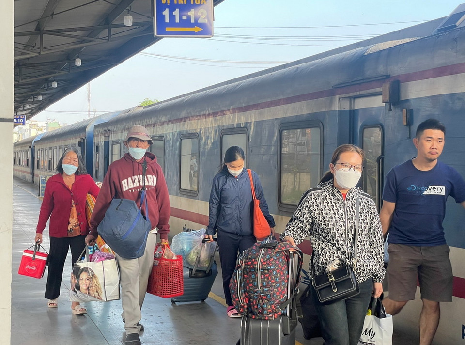 Trong ngày Mùng 5 Tết, ga Sài Gòn có 15 đoàn tàu về ga. (Ảnh: Tiến Lực/TTXVN)
