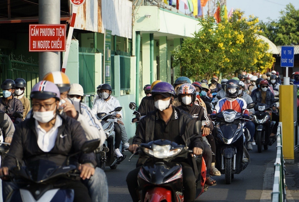 Trong ngày 14/2, nhiều người dân trở lại Thành phố Hồ Chí Minh để chuẩn bị cho ngày làm việc đầu năm. Các khu vực nhà ga đường sắt, cửa ngõ ra vào Thành phố Hồ Chí Minh đông người và phương tiện nhưng tình hình giao thông tương đối ổn định.