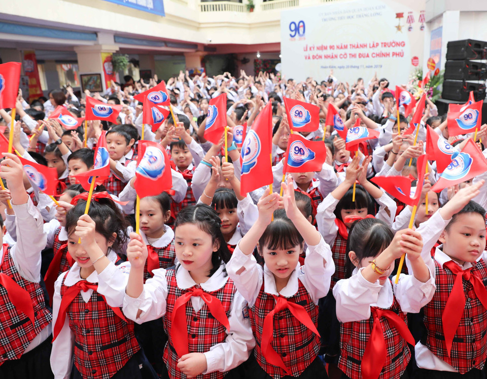 Niềm hân hoan của học sinh Trường Tiểu học Thăng Long tại lễ kỷ niệm. (Ảnh: Thanh Tùng/TTXVN)