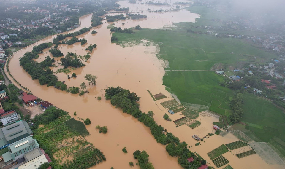 Nhiều hoa màu và nhà dân ở thành phố Cao Bằng bị ngập. (Ảnh: Văn Đạt/TTXVN)