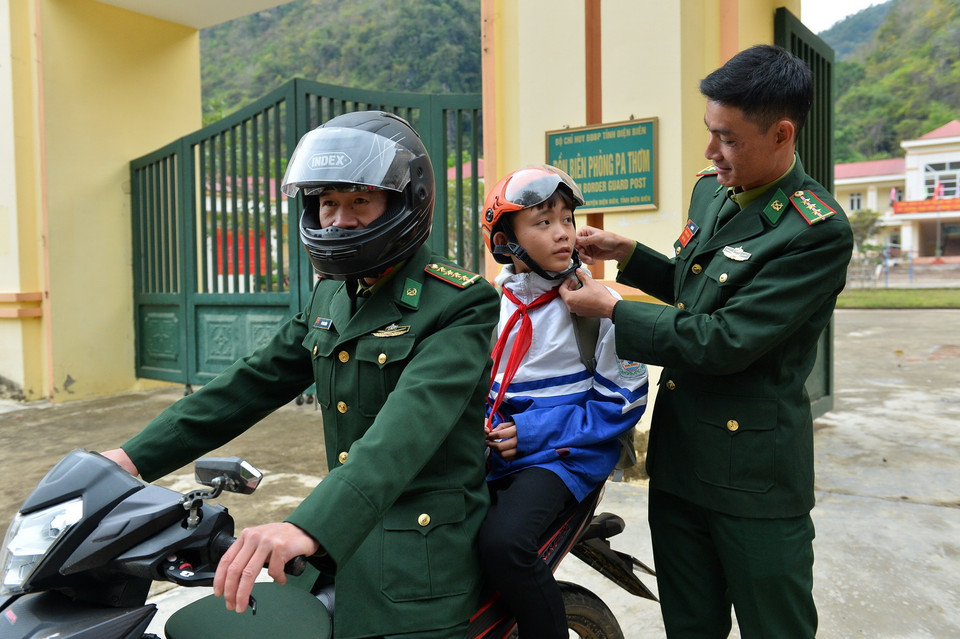 Mô hình "Con nuôi đồn Biên phòng," của Đồn Biên phòng Pa Thơm. (Ảnh: Minh Đức/TTXVN)