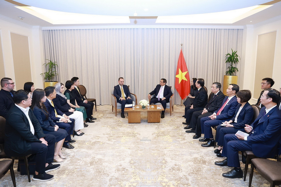 Thủ tướng Phạm Minh Chính tiếp ông Amir Salemizadeh, Tổng Giám đốc Tập đoàn JTA, Qatar. (Ảnh: Dương Giang/TTXVN)