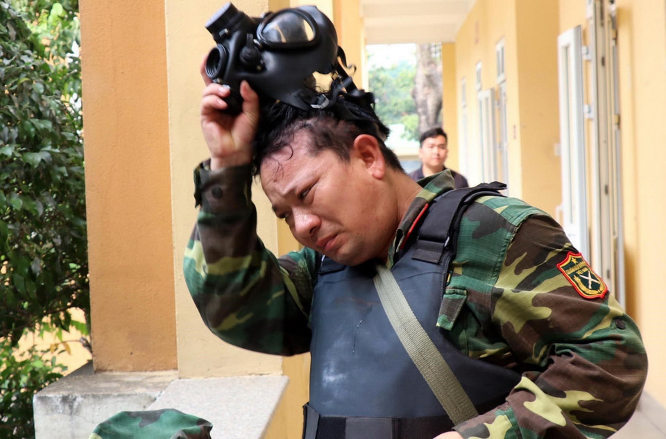 Với các chiến sỹ Tiểu đoàn Trinh sát đặc nhiệm 46- Bộ Tham mưu Quân đoàn 4, những giọt mồ hôi trên thao trường sẽ bớt đi xương máu trên chiến trường. (Ảnh: Xuân Khu/TTXVN)