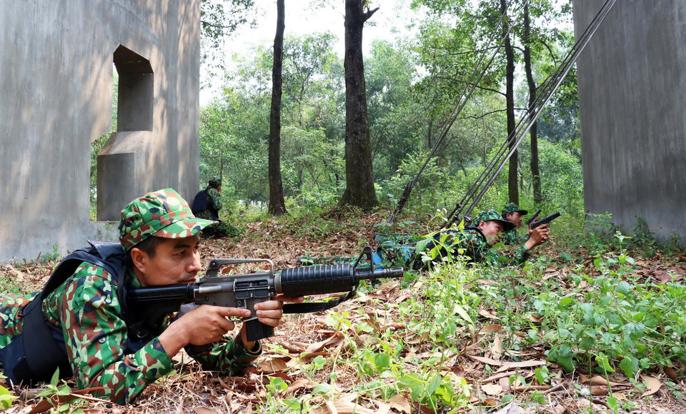 Cán bộ, chiến sỹ Tiểu đoàn Trinh sát đặc nhiệm 46- Bộ Tham mưu Quân đoàn 4 nghiêm túc trong tập luyện, sẵn sàng cho mọi tình huống. (Ảnh: Xuân Khu/TTXVN)