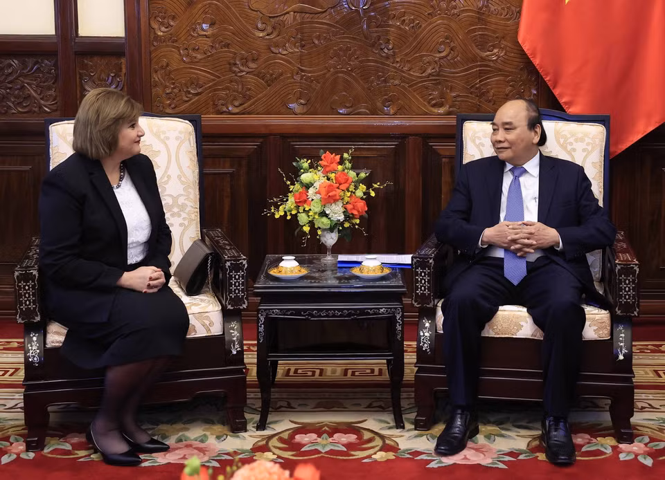 Chủ tịch nước Nguyễn Xuân Phúc tiếp Đại sứ Ai Cập Amal Abdel Kader Elmorsi đến trình Quốc thư. (Ảnh: Thống Nhất/TTXVN)