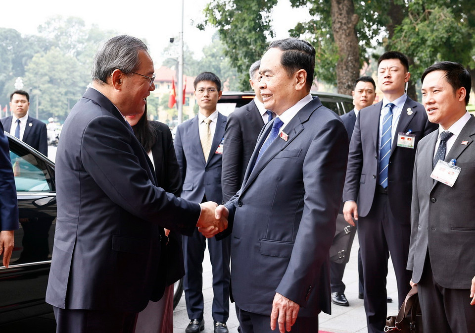 Chủ tịch Quốc hội Trần Thanh Mẫn đón Thủ tướng Trung Quốc Lý Cường. (Ảnh: Doãn Tấn/TTXVN)