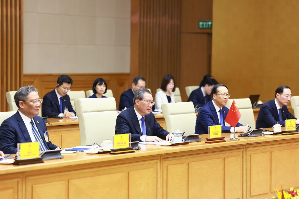 Thủ tướng Lý Cường và thành viên đoàn Trung Quốc tại cuộc hội đàm với Thủ tướng Phạm Minh Chính. (Ảnh: Dương Giang/TTXVN)