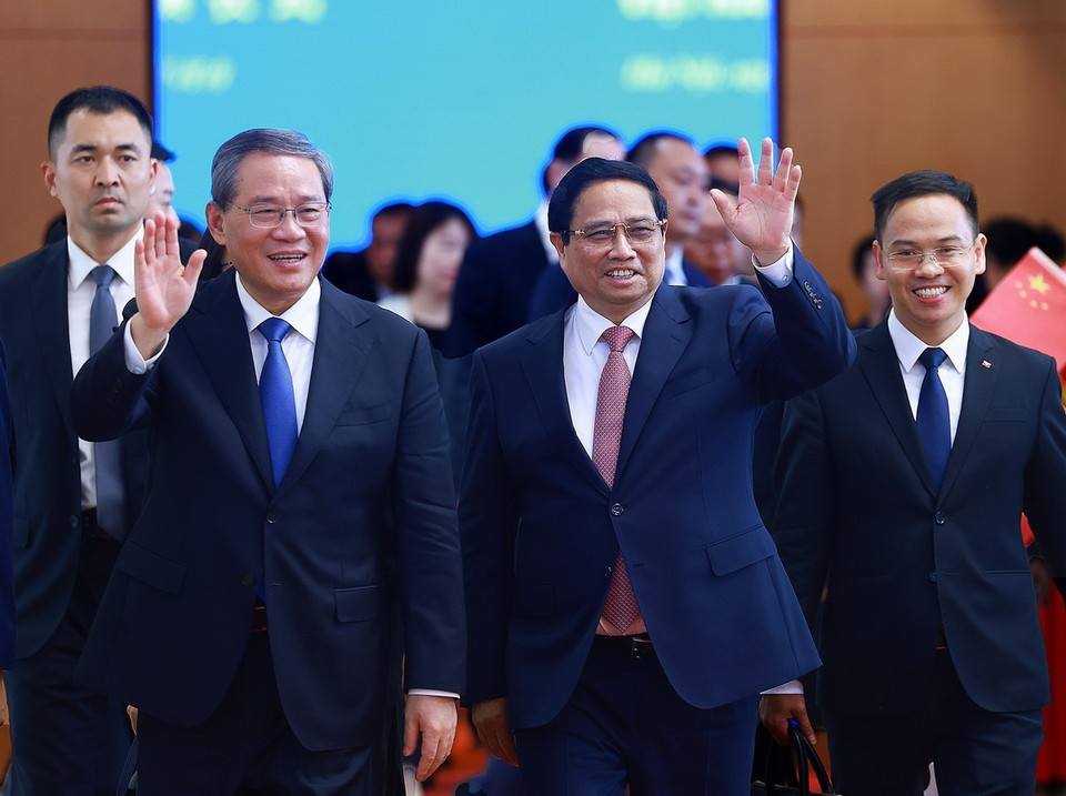 Thủ tướng Phạm Minh Chính và Thủ tướng Trung Quốc Lý Cường. (Ảnh: Dương Giang/TTXVN)