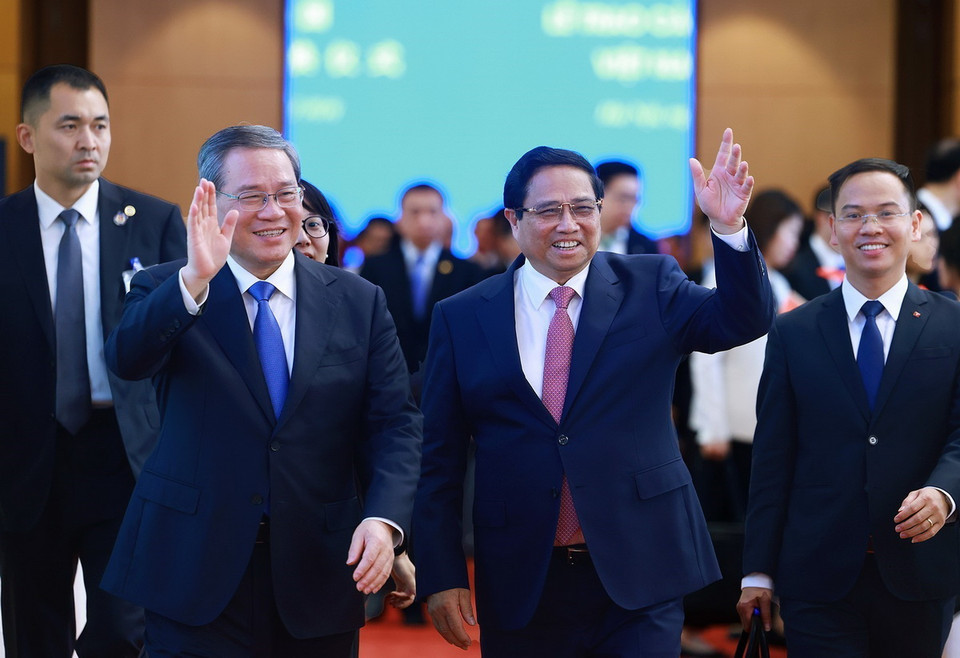 Thủ tướng Phạm Minh Chính và Thủ tướng Trung Quốc Lý Cường. (Ảnh: Dương Giang/TTXVN)