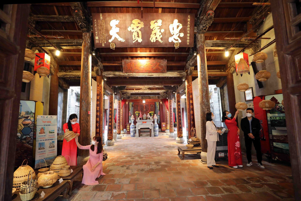 Đền Quan Đế gồm một tầng, được xây dựng theo lối chữ Công, ngoài cùng là Nghi môn, tiếp đến là phần sân rộng rãi dẫn tới nhà Tiền tế, Phương đình và Hậu cung nằm trong cùng. (Ảnh: Thanh Tùng/TTXVN)