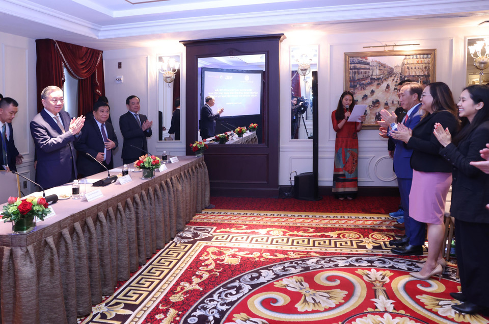 Tổng Bí thư, Chủ tịch nước Tô Lâm gặp đại diện Mạng lưới đổi mới sáng tạo. (Ảnh: Lâm Khánh/TTXVN)