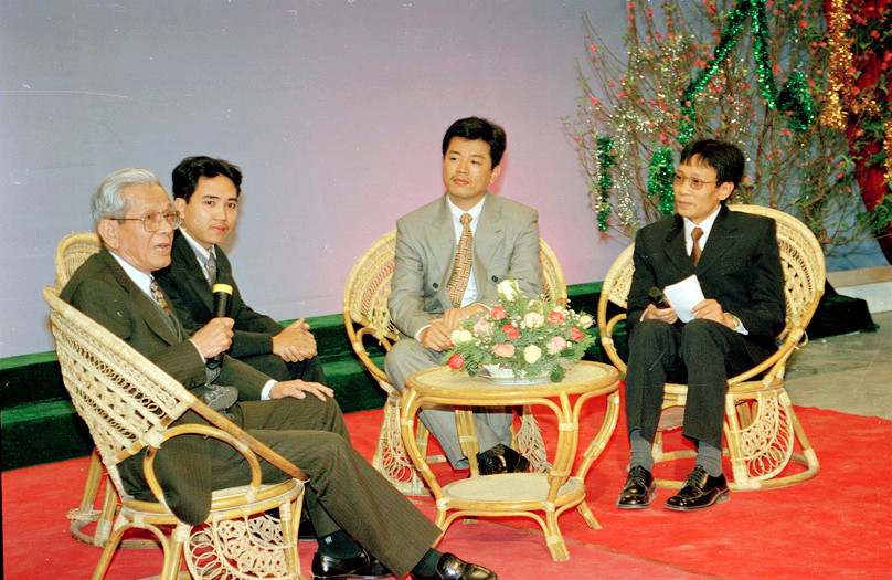 Ông nguyên là Tổng biên tập báo Nhân Dân, Chủ nhiệm Khoa báo chí của Học viện Báo chí và Tuyên truyền, nguyên Ủy viên Trung ương Đảng các khoá VII, VIII, Ủy viên Ủy ban đối ngoại Quốc Hội các khóa IX, X, nguyên Trưởng ban Tư tưởng, văn hóa Trung ương (1995-2001); nguyên Trợ lý Tổng Bí thư (2001-2006). (Ảnh: TTXVN)