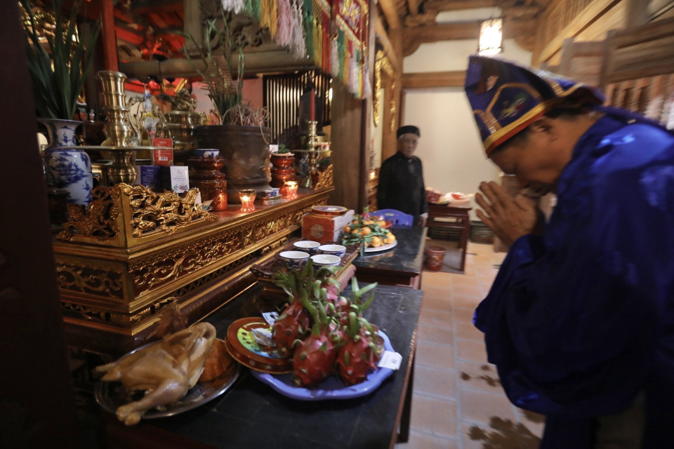 Cơm của các đội thi được dâng làm lễ trước khi chấm giải. (Ảnh: Minh Quyết/TTXVN)