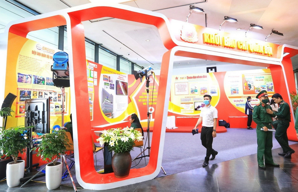  Gian trưng bày của khối báo Quân đội Nhân dân. (Ảnh: Tuấn Anh/TTXVN)