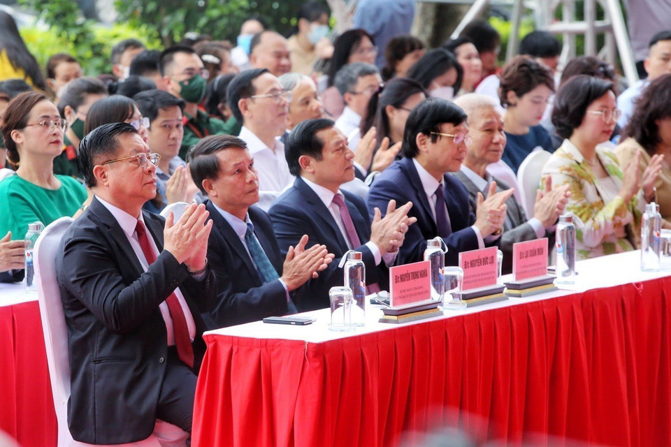 Trưởng Ban Tuyên giáo Trung ương Nguyễn Trọng Nghĩa cùng các đại biểu dự lễ bế mạc Hội báo Toàn quốc 2022. (Ảnh: Tuấn Đức/TTXVN)