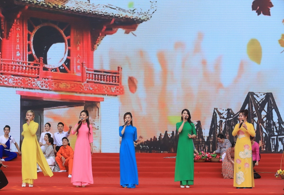  Tiết mục văn nghệ chào mừng lễ bế mạc. (Ảnh: Tuấn Anh/TTXVN)