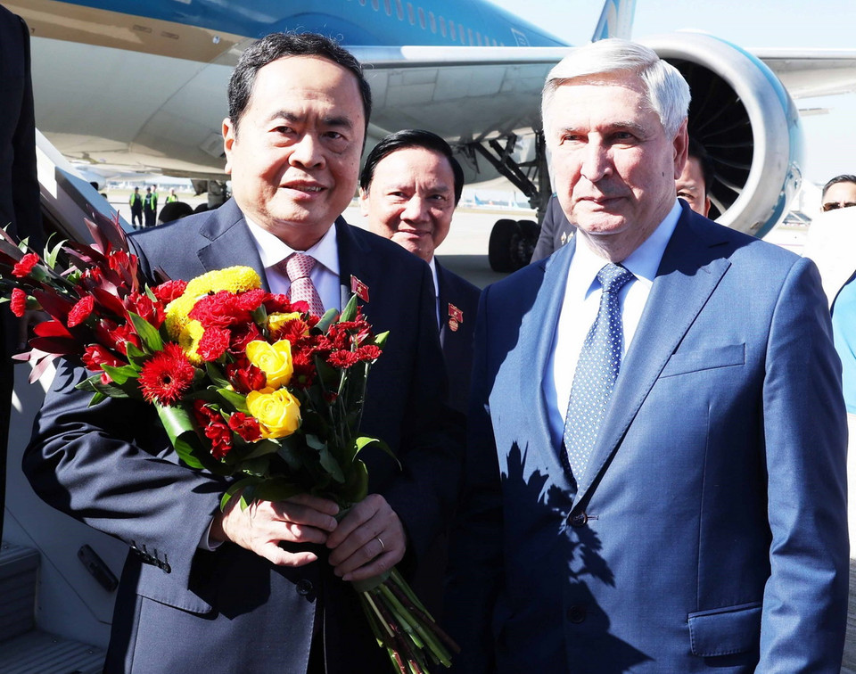 Chủ tịch Quốc hội Trần Thanh Mẫn dẫn đầu Đoàn đại biểu cấp cao Quốc hội Việt Nam đến Thủ đô Moskva, bắt đầu chuyến thăm chính thức Liên bang Nga và đồng chủ trì Phiên họp lần thứ ba Ủy ban Hợp tác liên Nghị viện Việt Nam-Liên bang Nga từ ngày 8-10/9. (Ảnh: Thống Nhất/TTXVN)