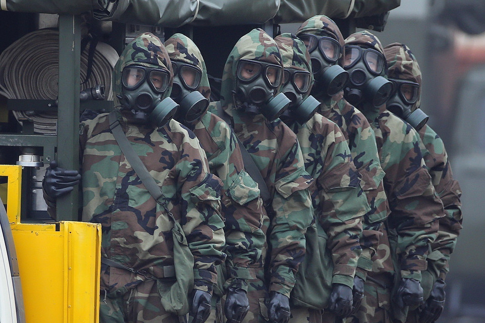 Binh chủng Hóa học tổ chức Diễn tập thực binh ứng phó sự cố hóa chất độc, phóng xạ, hạt nhân để sẵn sàng ứng phó sự cố thiên tai, tìm kiếm cứu nạn. (Ảnh: Dương Giang/TTXVN)