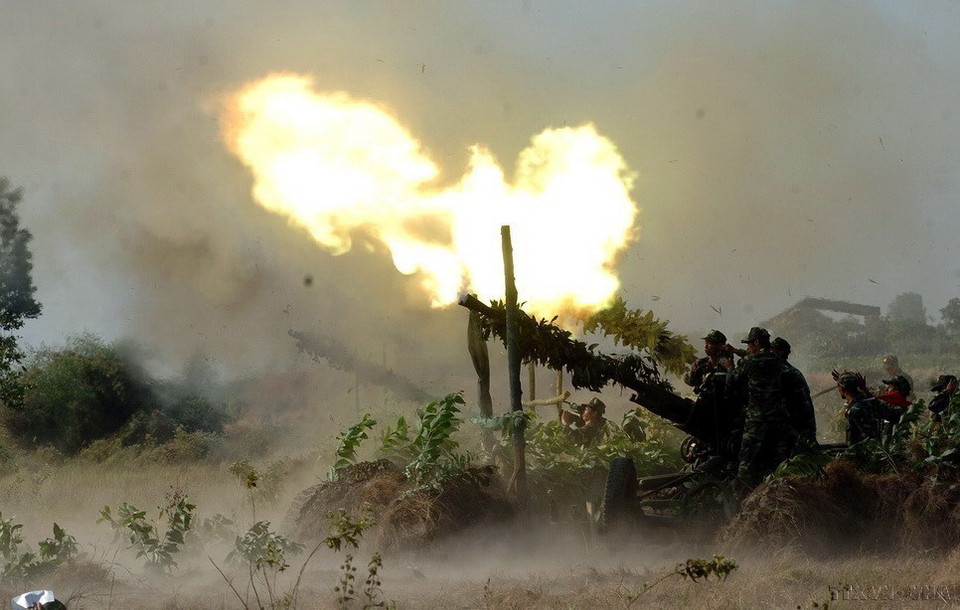 Quân đoàn 4 tổ chức diễn tập hiệp đồng các binh chủng, binh khí có bắn đạn thật cấp trung đoàn. (Ảnh: Trọng Đức/TTXVN)