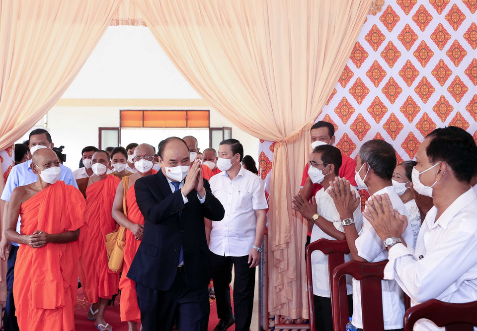 Chủ tịch nước Nguyễn Xuân Phúc đến thăm Học viện Phật giáo Nam tông Khmer. (Ảnh: Thống Nhất/TTXVN)