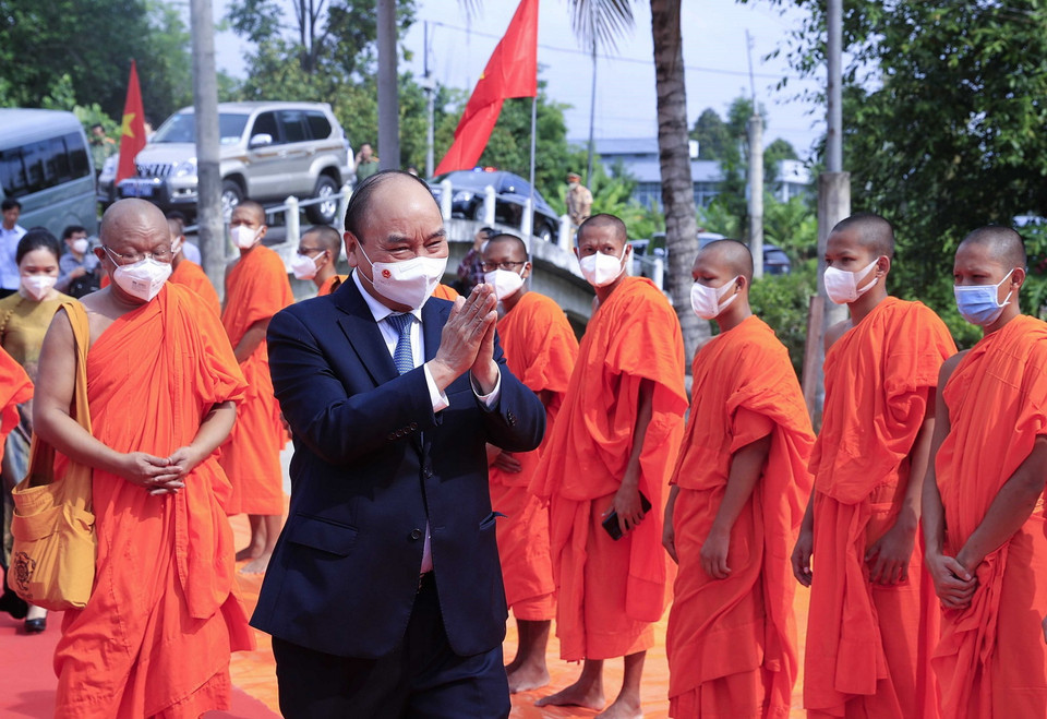 Sáng 7/4, Chủ tịch nước Nguyễn Xuân Phúc đến thăm Học viện Phật giáo Nam tông Khmer tại thành phố Cần Thơ. (Ảnh: Thống Nhất/TTXVN) 