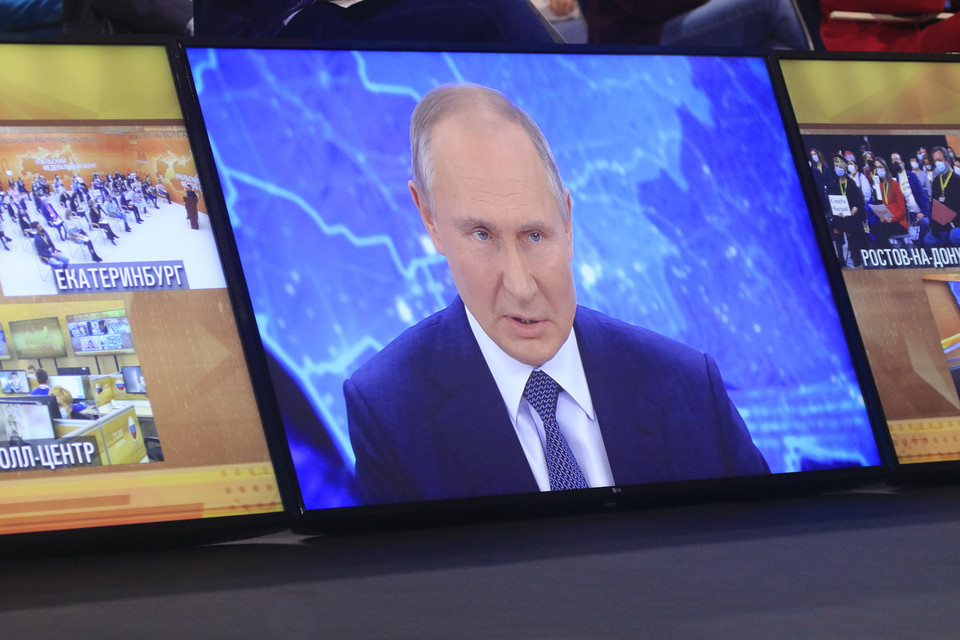 Tổng thống Nga Vladimir Putin trả lời câu hỏi của phóng viên. (Ảnh: Trần Hiếu/Vietnam+)