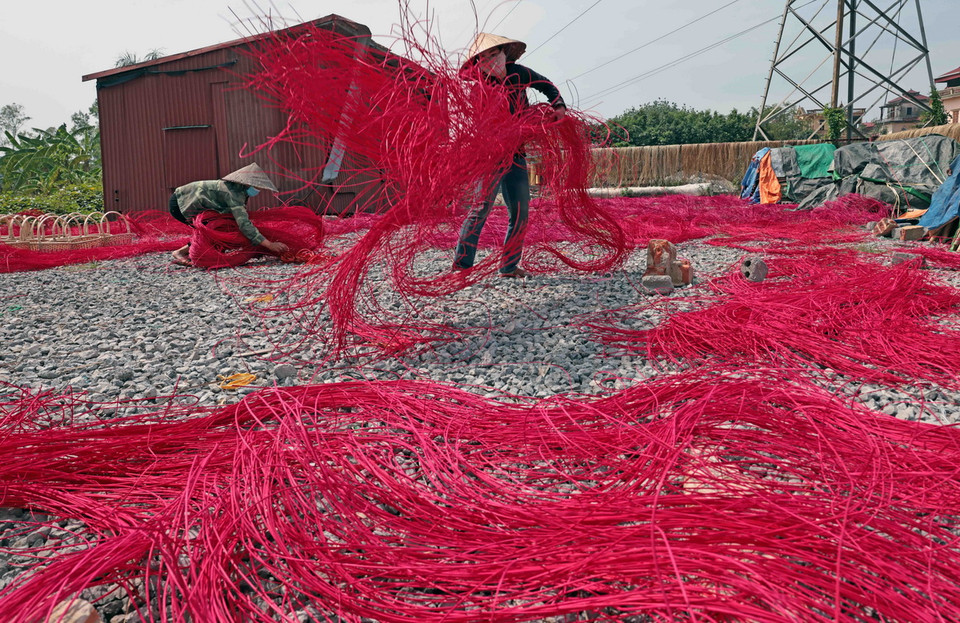Xã Phú Túc có 8/8 thôn được công nhận làng nghề và mới đây đã được UBND thành phố Hà Nội công nhận là “điểm du lịch làng nghề đan cỏ tế.” (Ảnh: Trần Việt/TTXVN)