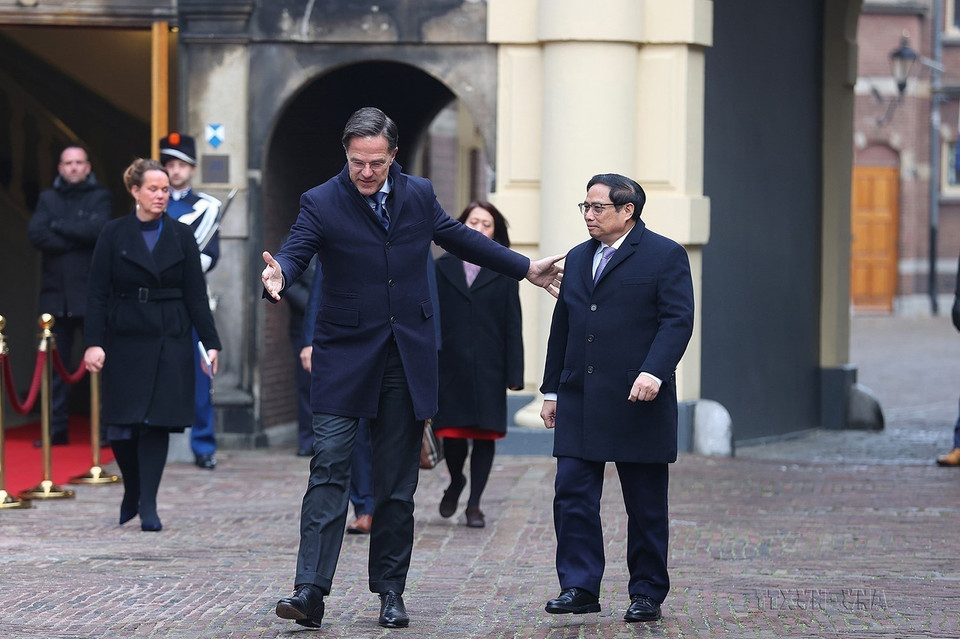 Thủ tướng Mark Rutte chủ trì lễ đón Thủ tướng Phạm Minh Chính thăm chính thức Vương quốc Hà Lan (Den Haag, 12/12/2022). (Ảnh: Dương Giang/TTXVN)