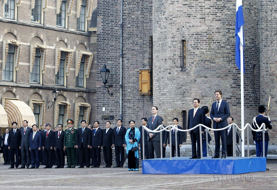 Thủ tướng Mark Rutte chủ trì Lễ đón Thủ tướng Nguyễn Tấn Dũng thăm chính thức Vương quốc Hà Lan (Amsterdam, 28/9/2011). (Ảnh: Đức Tám/TTXVN)