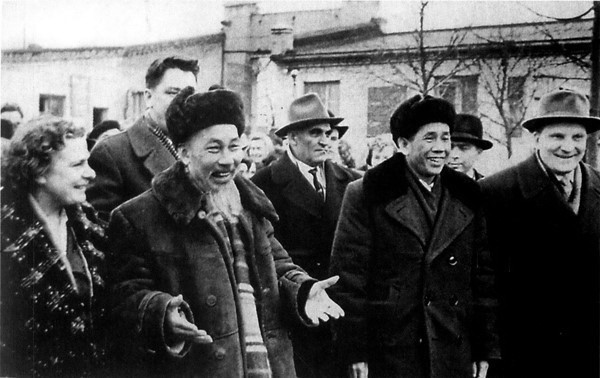 Chủ tịch Hồ Chí Minh và Bí thư thứ nhất BCH TW Đảng Lê Duẩn dự Đại hội Đảng Cộng sản Liên Xô lần thứ XXII, tháng 10/1961. (Ảnh: Tư liệu/TTXVN phát)