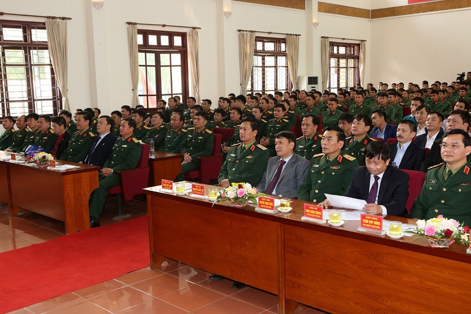 Các đại biểu dự Lễ ký biên bản kết nghĩa giữa Trung tâm Truyền hình Thông tấn và Sư đoàn 325. (Ảnh: Dương Giang/TTXVN)