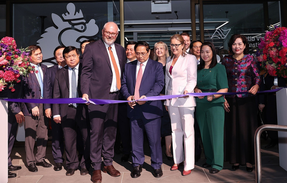 Thủ tướng Phạm Minh Chính cắt băng khánh thành Viện Chính sách Australia-Việt Nam. (Ảnh: Dương Giang/TTXVN)