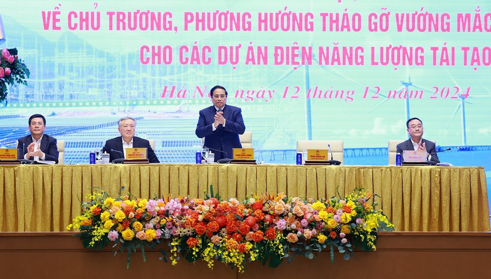 Thủ tướng Phạm Minh Chính dự hội nghị tháo gỡ khó khăn cho các dự án năng lượng tái tạo. (Ảnh: Dương Giang/TTXVN)