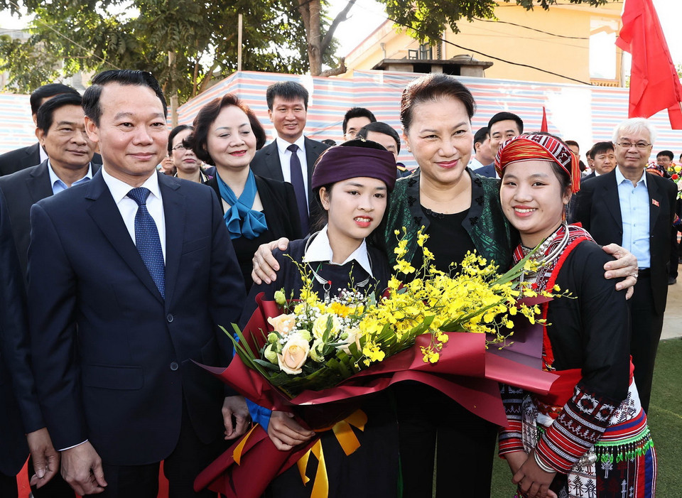  Chủ tịch Quốc hội Nguyễn Thị Kim Ngân với nhân dân các dân tộc xã Quang Minh, huyện Văn Yên. (Ảnh: Trọng Đức/TTXVN)