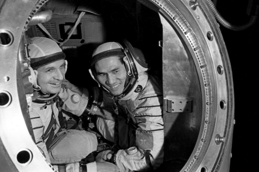 Ngày 13/7/1980, tàu Liên hợp 37 của Liên Xô chở nhà du hành vũ trụ đầu tiên của Việt Nam Phạm Tuân và nhà du hành vũ trụ Liên Xô V.Gorbatko bay vào vũ trụ, đánh dấu một mốc mới trong quan hệ giữa hai nước. (Ảnh: Tiến Dũng/TTXVN)