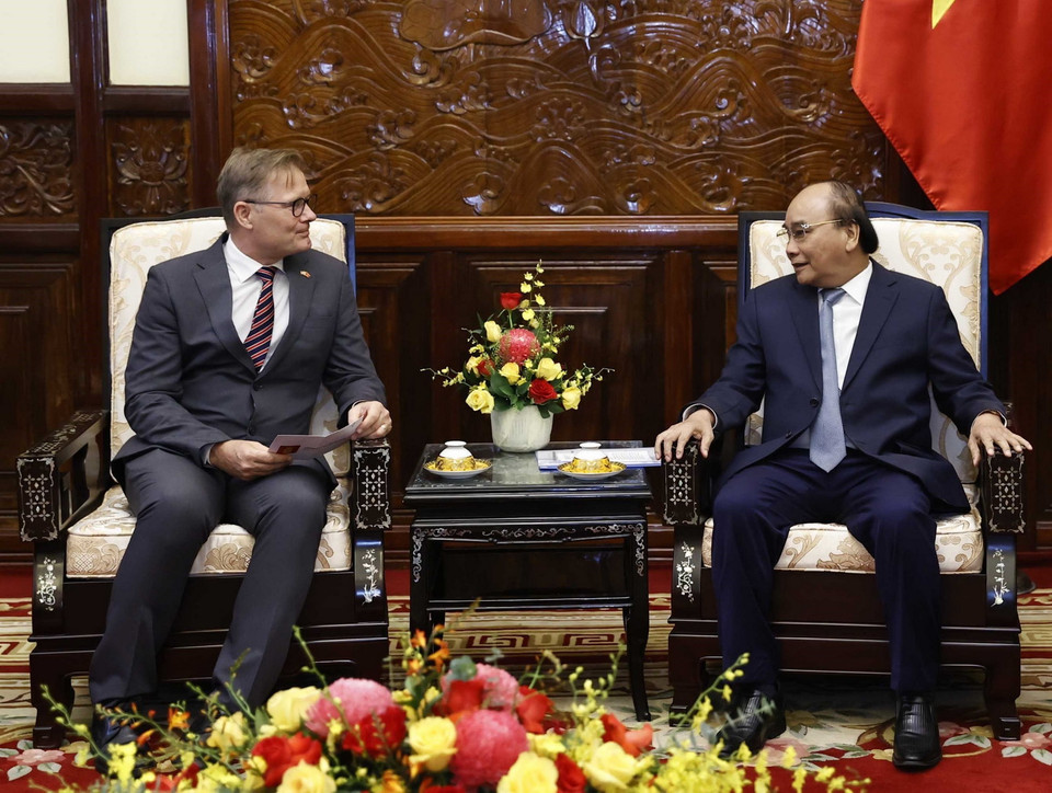 Chủ tịch nước Nguyễn Xuân Phúc tiếp Đại sứ Vương quốc Đan Mạch Nicolai Prytz. (Ảnh: Thống Nhất/TTXVN)