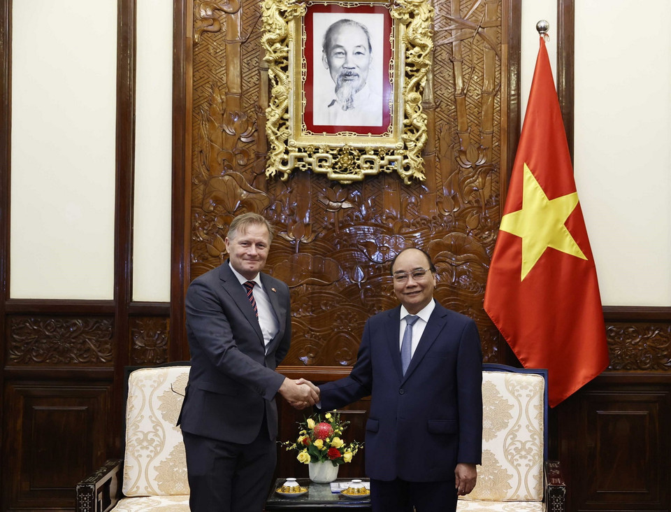 Chủ tịch nước Nguyễn Xuân Phúc tiếp Đại sứ Vương quốc Đan Mạch Nicolai Prytz. (Ảnh: Thống Nhất/TTXVN) 