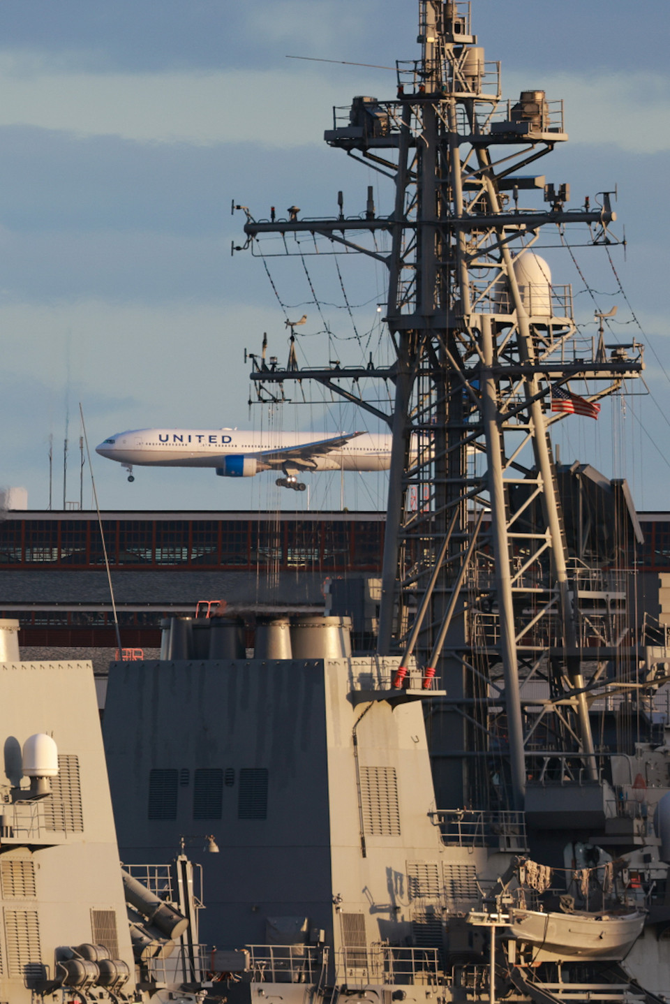 Tàu của Mỹ. (Ảnh: Ngô Trần Hải An/Vietnam+)