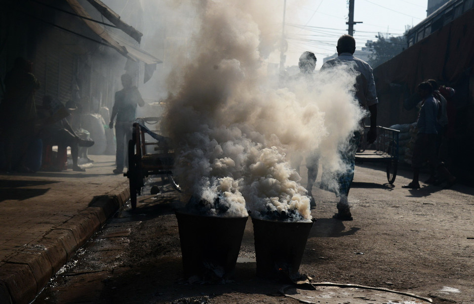 Khói bụi ô nhiễm từ các bếp than tại Kolkata, Ấn Độ. (Nguồn: AFP/TTXVN)