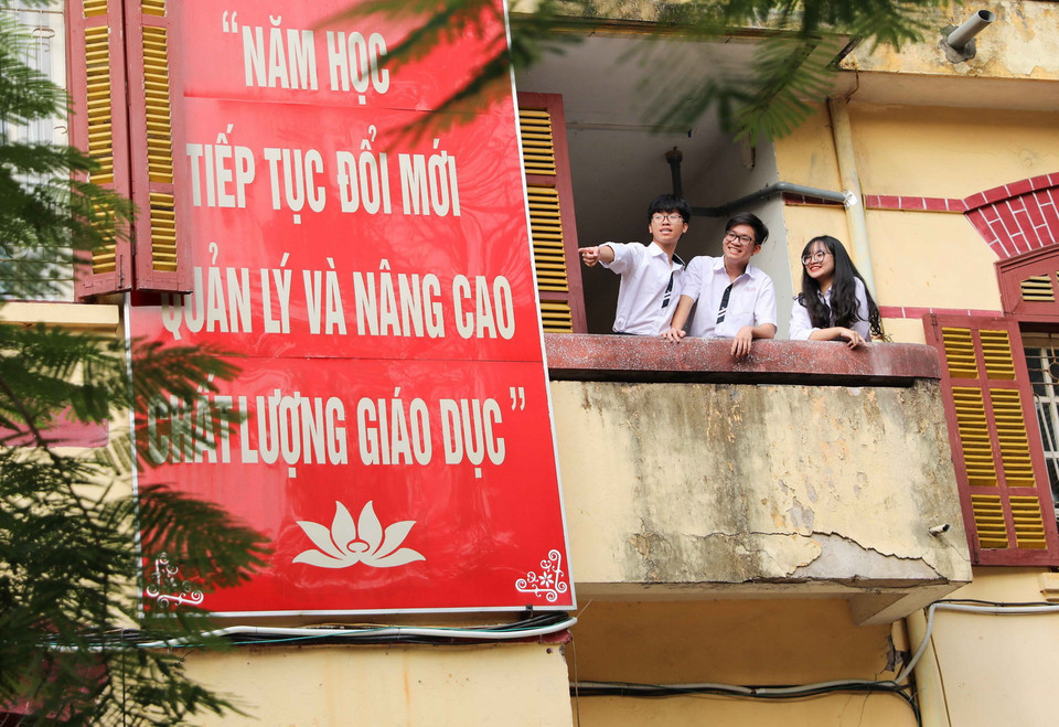 Sau 60 năm xây dựng và trưởng thành, hiện nay nhà trường có 112 cán bộ, giáo viên, 48 lớp với hơn 2.100 học sinh. (Ảnh: Thanh Tùng/TTXVN)