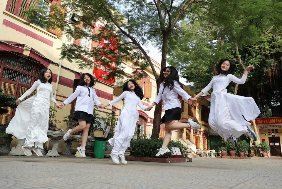 Học sinh trường THPT Trần Phú-Hoàn Kiếm hôm nay không chỉ học tốt mà còn tạo được dấu ấn riêng giữa các bạn cùng trang lứa. (Ảnh: Thanh Tùng/TTXVN)