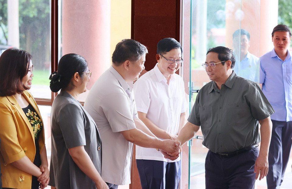 Thủ tướng Phạm Minh Chính và đại biểu dự buổi làm việc. (Ảnh: Dương Giang/TTXVN) 