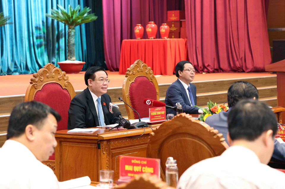 Sáng 4/3, tại thành phố Quy Nhơn, Chủ tịch Quốc hội Vương Đình Huệ làm việc với Ban Thường vụ Tỉnh ủy Bình Định về tình hình thực hiện nhiệm vụ năm 2023, nhiệm vụ trọng tâm 2024 và những năm tiếp theo. (Ảnh: Nhan Sáng/TTXVN)